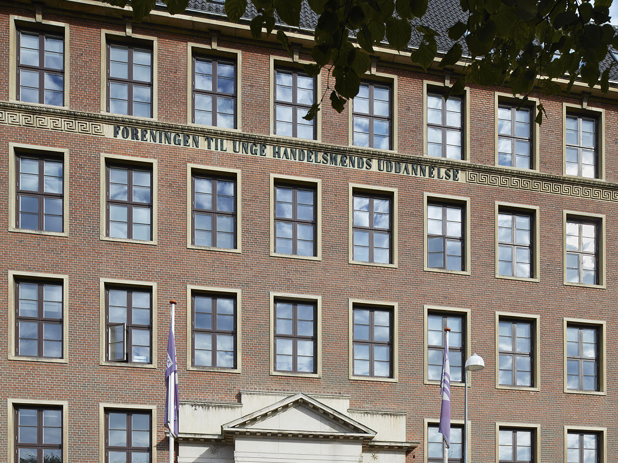 Handelsgymnasiet JTP's facade