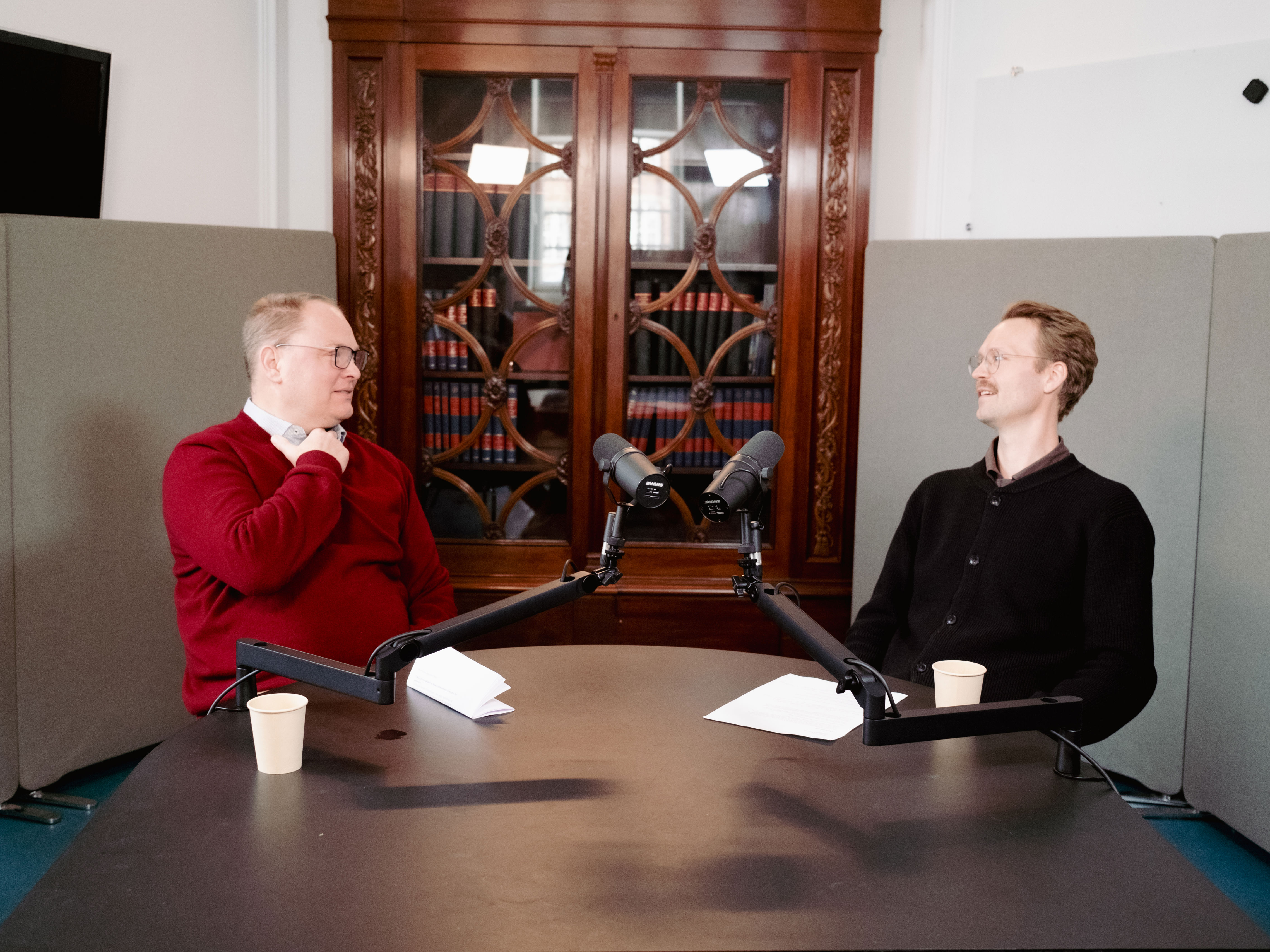 Medarbejdere igang med podcast