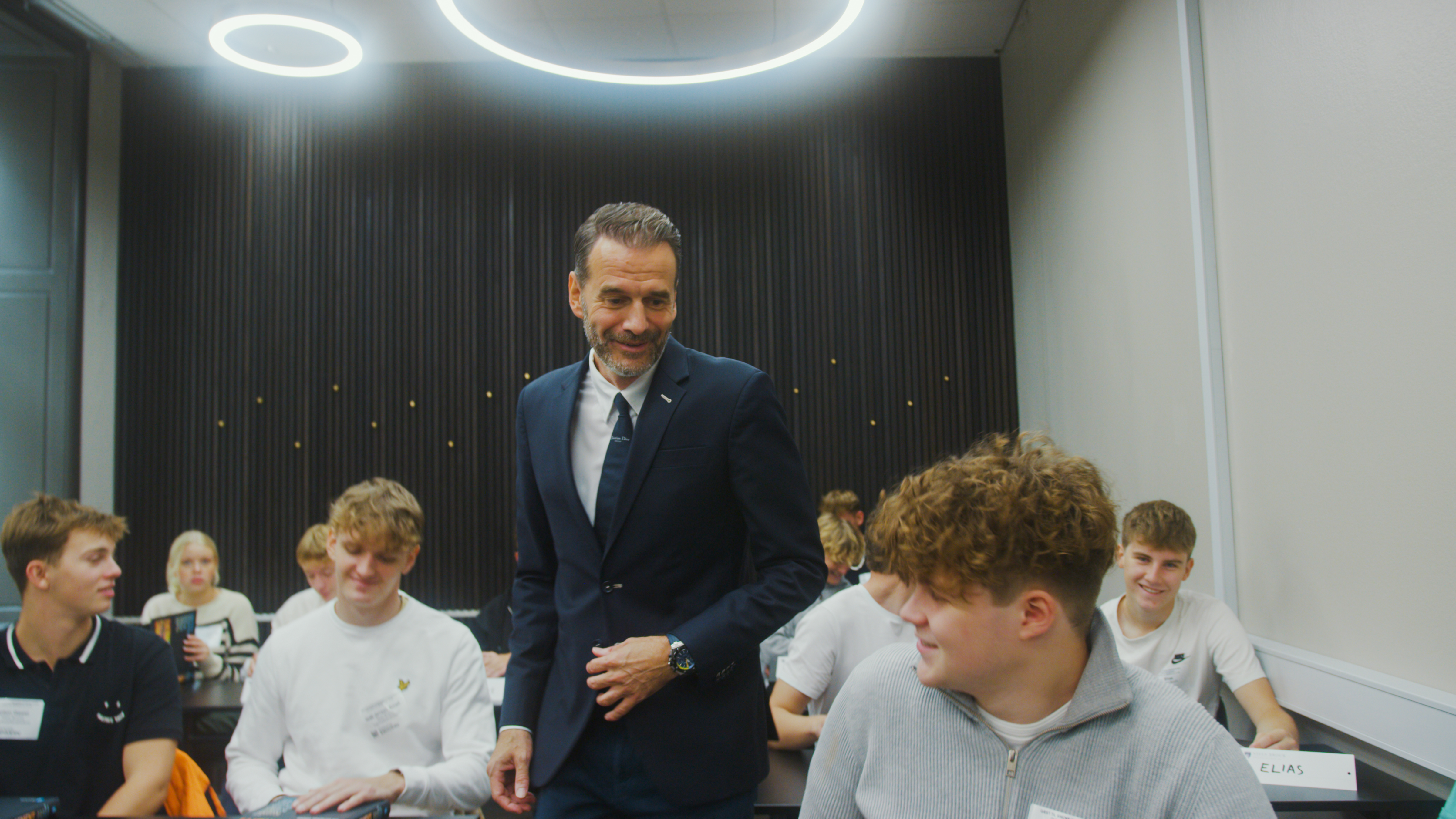 Jesper Buch deltager i undervisning på Jesper Buchs Iværksætterakademi