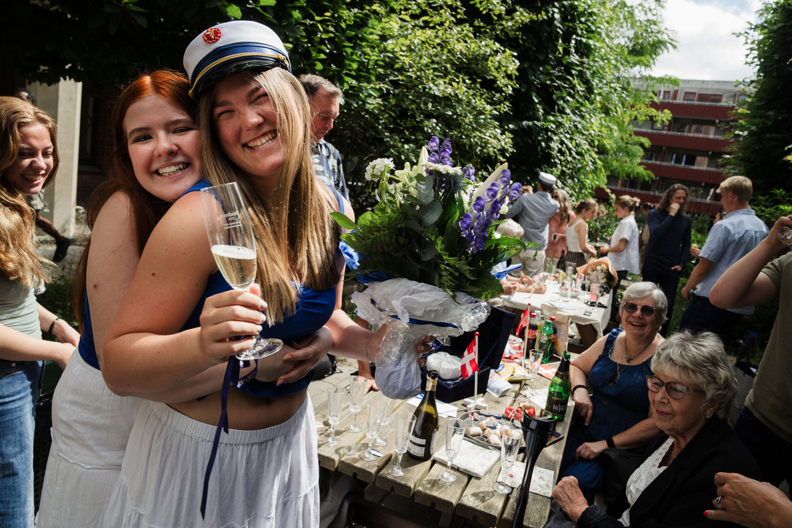 Fejring af elev med studenterhue på