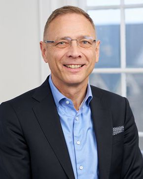 Portrait of teacher on Niels Brock Copenhagen Business College Steen William Reves