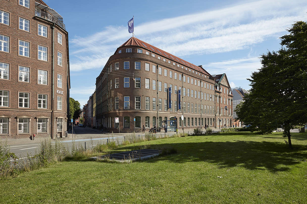 Handelsgymnasiet NVG's facade