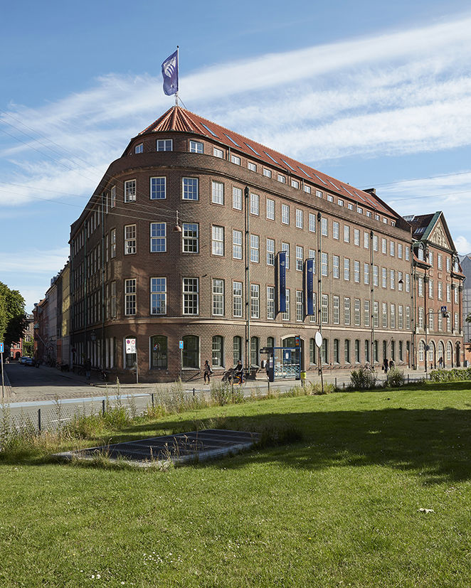 Handelsgymnasiet NVG's facade