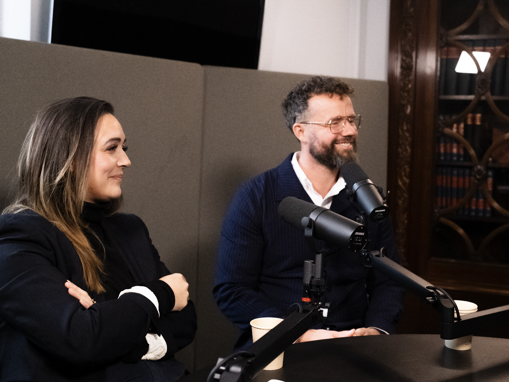 Medarbejdere igang med podcast